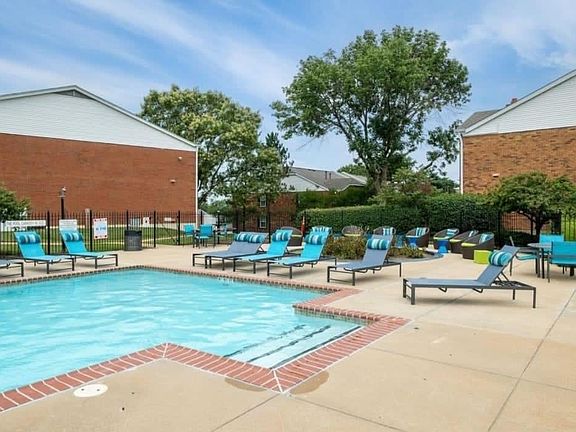 3rd image of 10381 Oxford Hill Dr APT 5