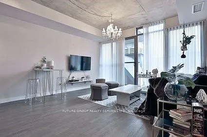 560 King St W #521 — Photo 3