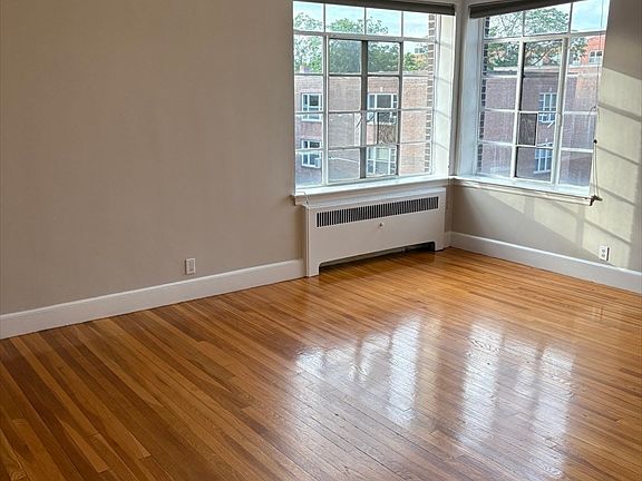 4th image of 93 Strathmore Rd APT 10