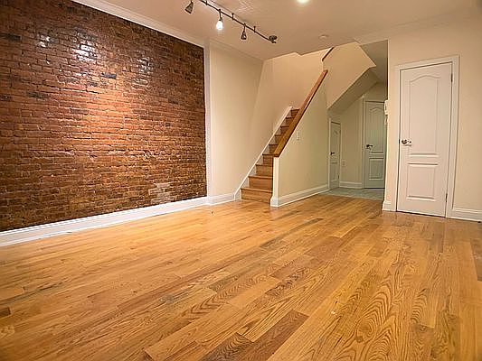 3rd image of 33 W 87th St #1F
