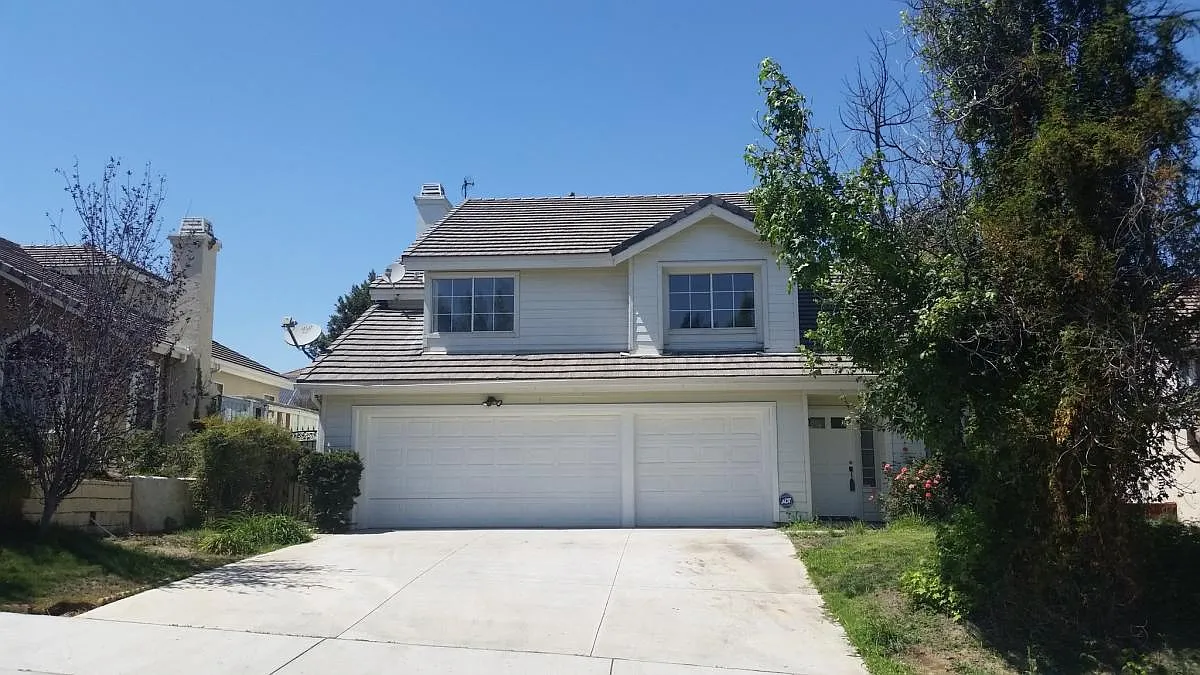 5 bed, 2051 sqft, $4,500 — Photo 1