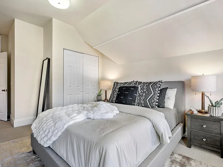 2619 California St — Photo 15