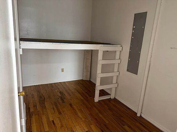 4th image of 133 Meserole St APT 1B