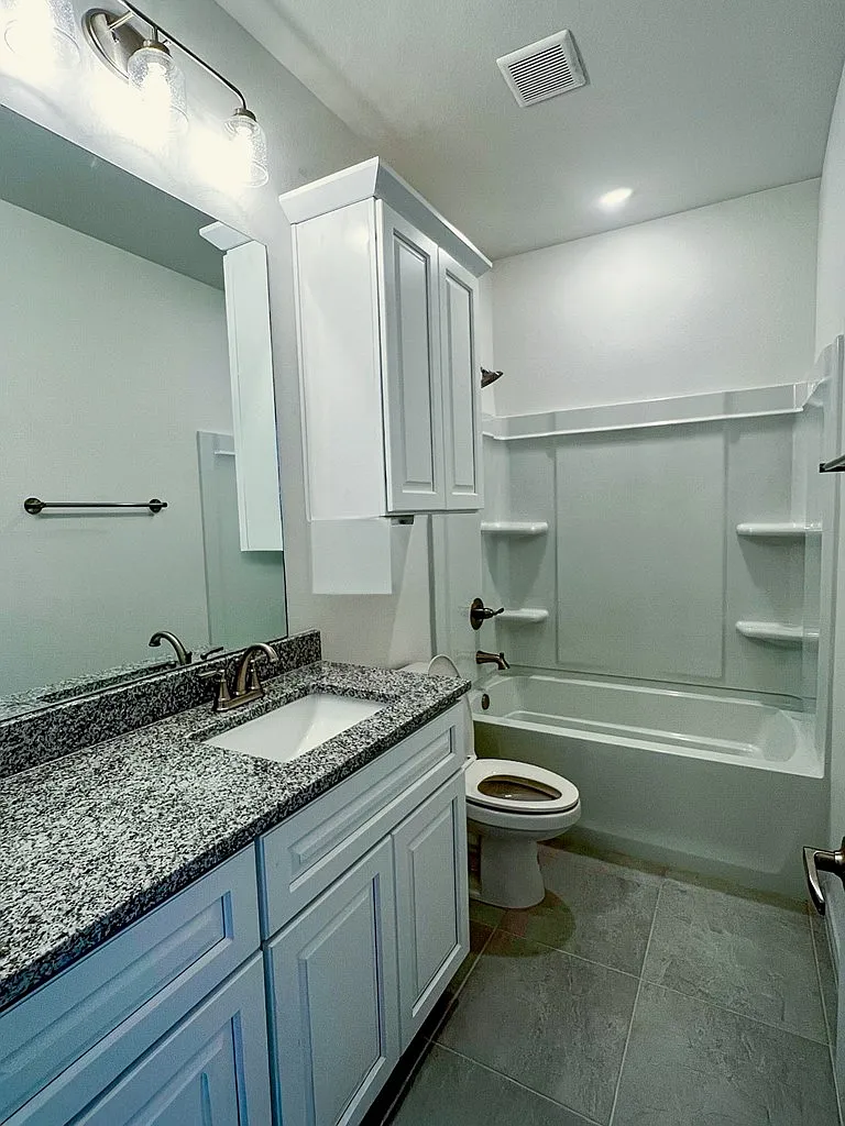 3 bed, 2.0 bath, 1800 sqft, $2,599 — Photo 4