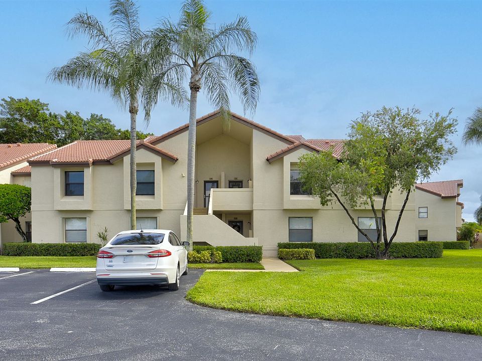 1st image of 5915 Parkwalk Dr #5915