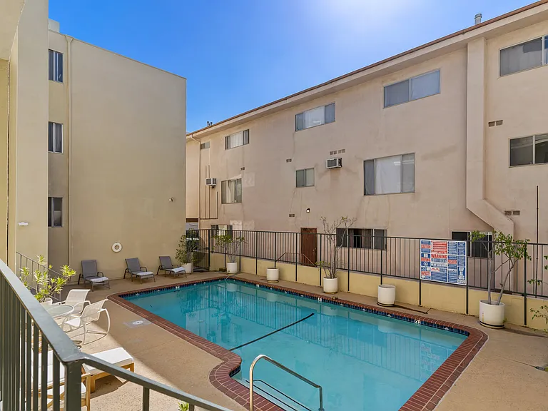 1410 S Bentley Ave #102 — Photo 17