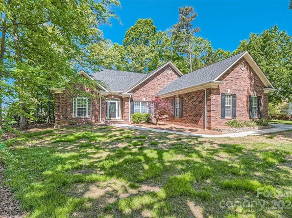 1108 Hawthorne Dr, Indian Trail, NC 28079