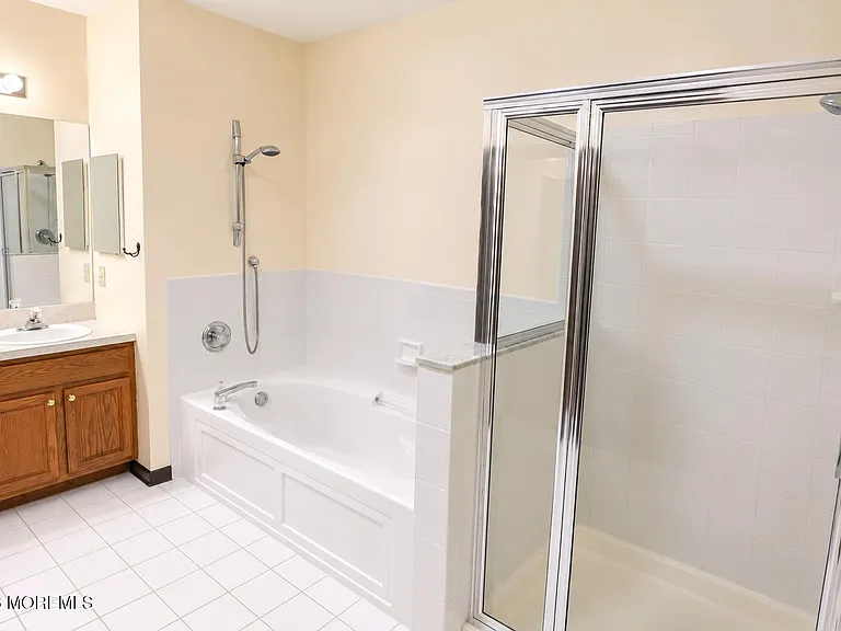526 Saint Andrews Pl — Photo 12
