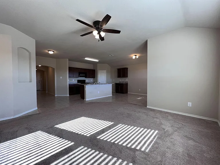 319 Plum Dr — Photo 4