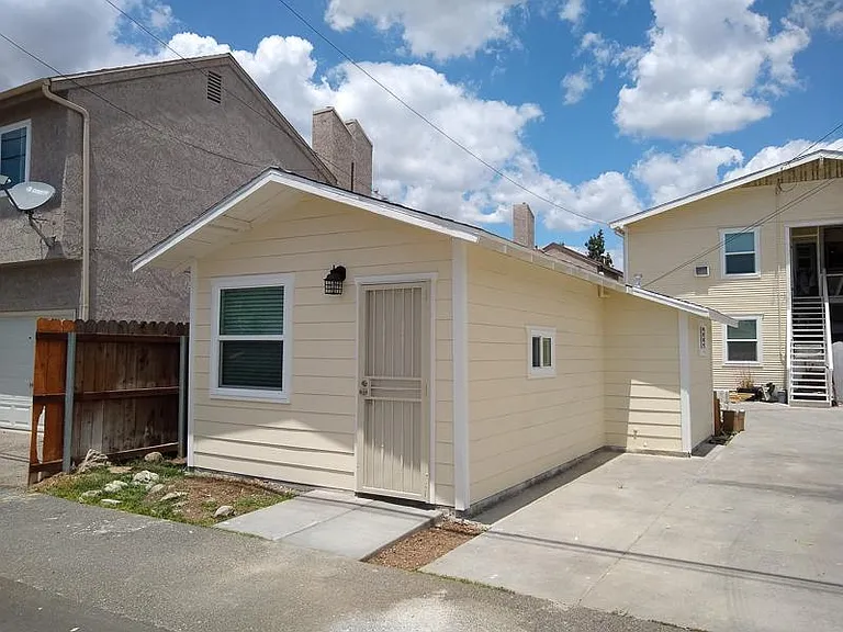322 1/2 E Wilshire Ave #322-1/2 — Photo 7