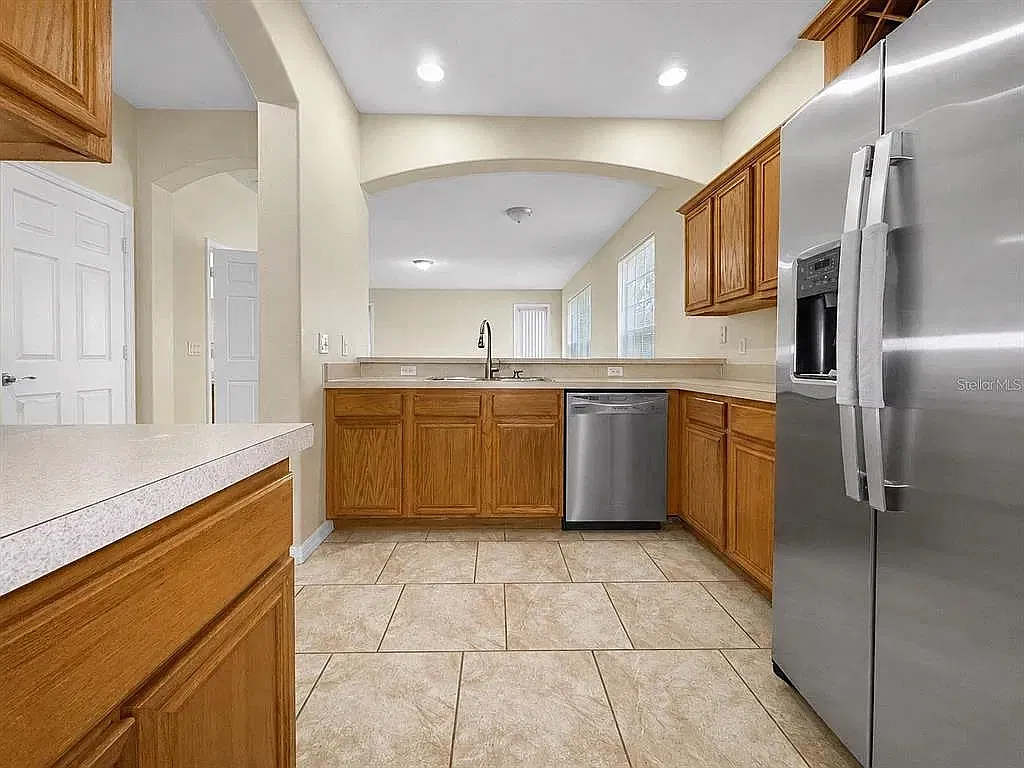 3 bed, 2005 sqft, $2,250 — Photo 3