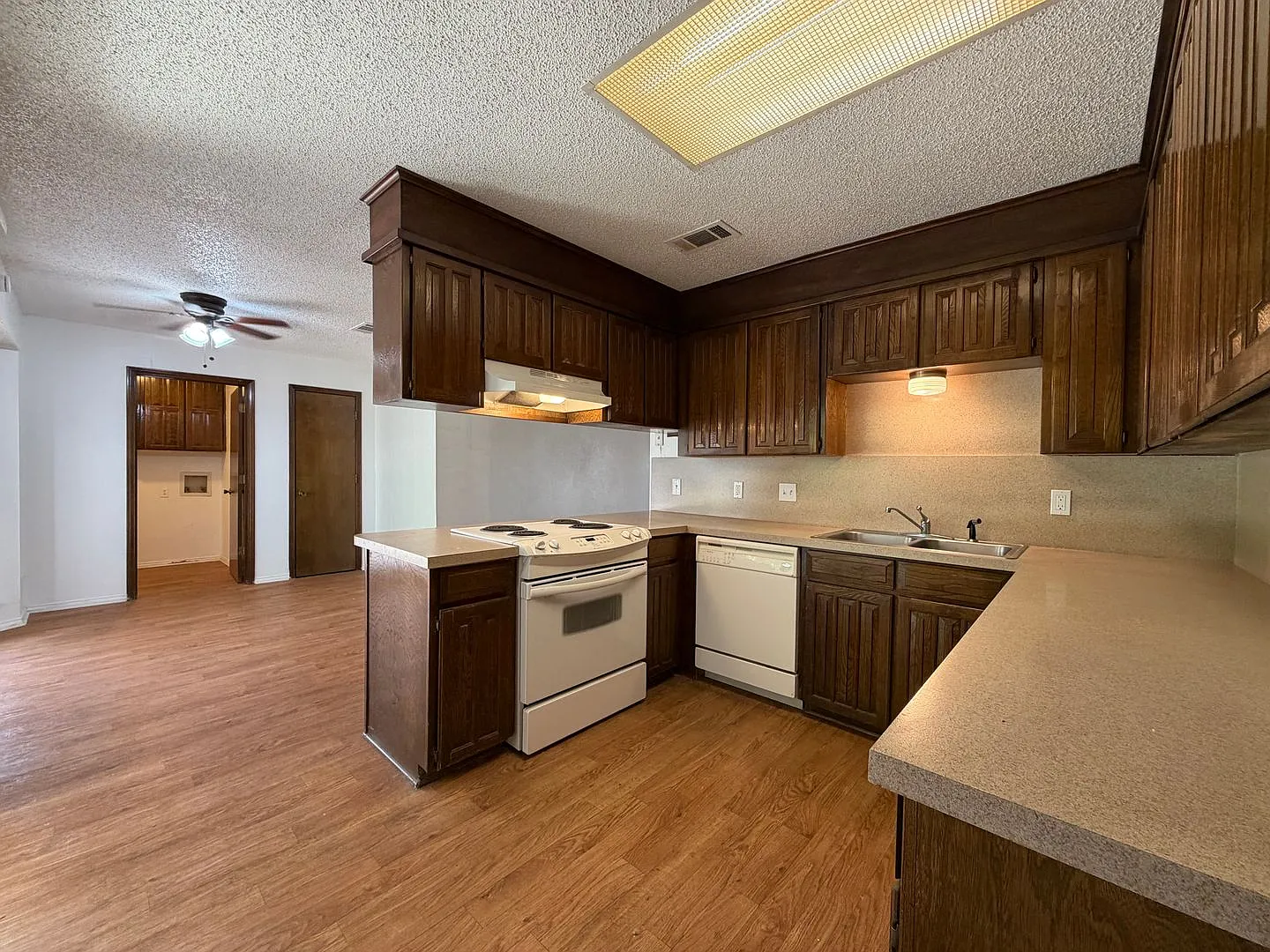 Available Now 2 Bedroom 1.5 Bath Duplex In Benbrook — Photo 4