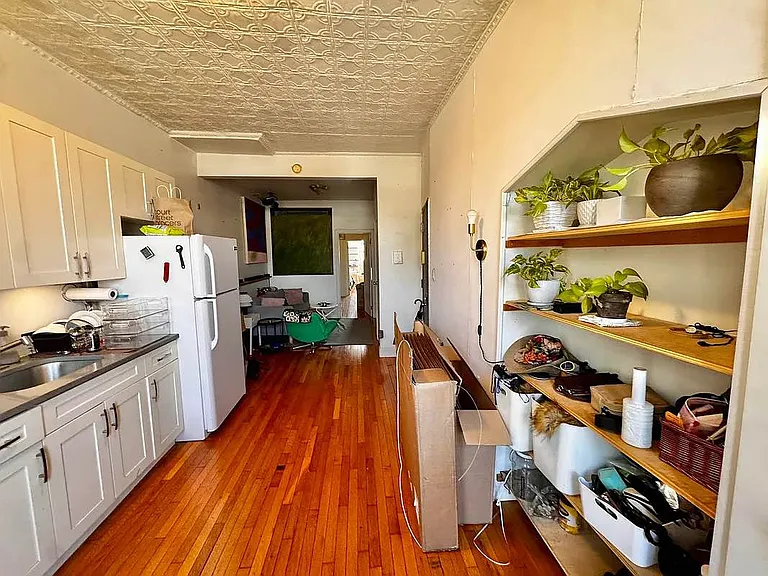 955 Metropolitan Ave #2R — Photo 2