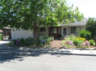 1087 Angler Ln, Grants Pass, OR 97527