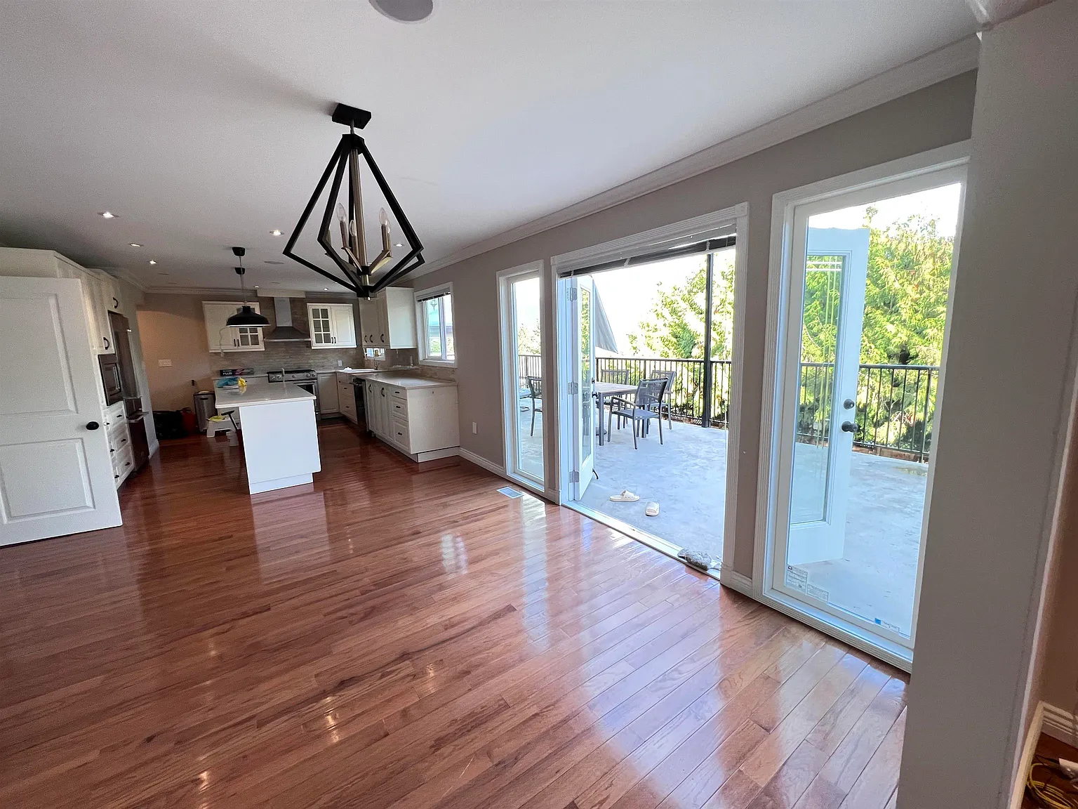 4 bed, 3000 sqft, $4,200 — Photo 4