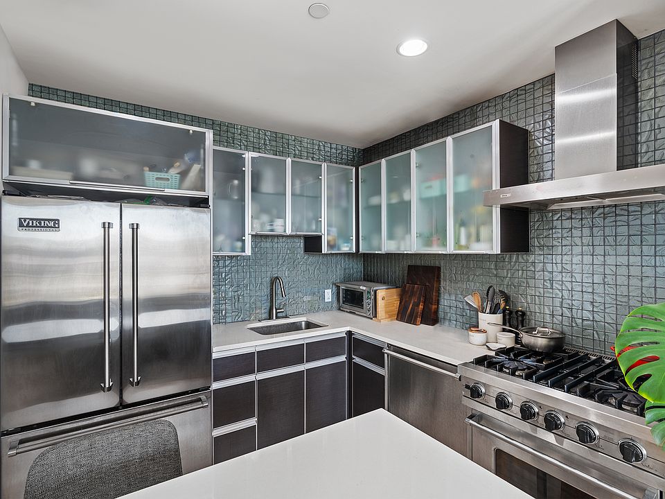 1st image of 10-50 Jackson Ave #3E