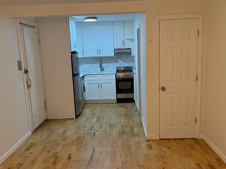 131 E 15th St #1C — Photo 1