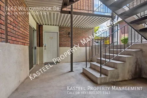 1662 Willowbrook Dr Photo 1
