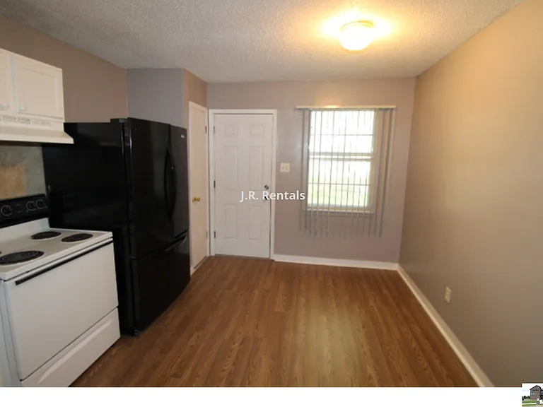 409 Short Ave — Photo 10