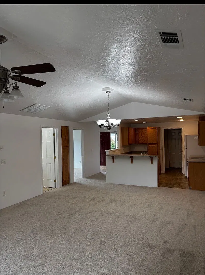 R1210 SW Sun Glo Drive — Photo 2