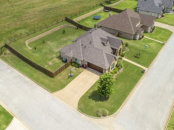 2nd image of 116 New Braunfels Ln