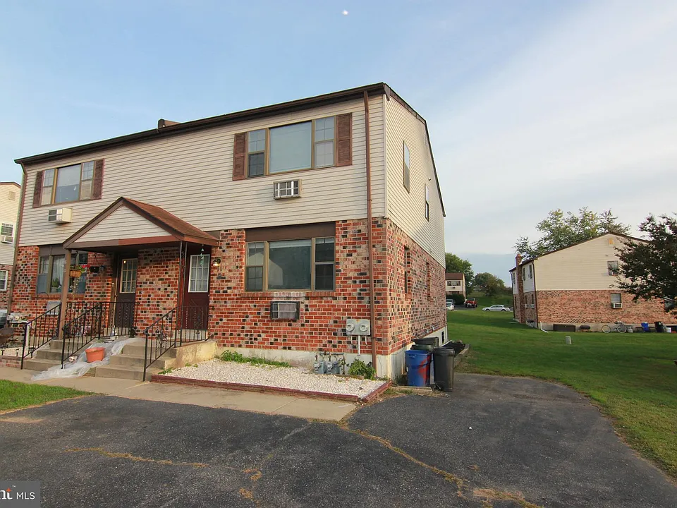 9 Thomas Rd #1