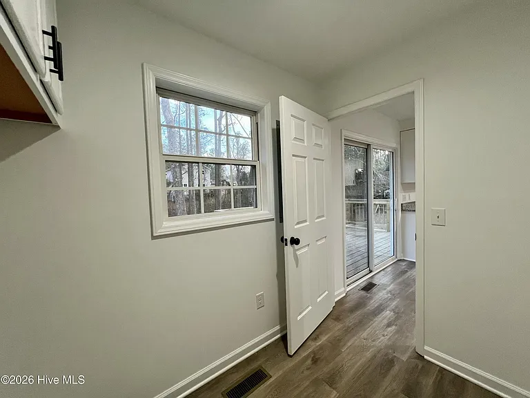 157 Edinburgh Dr — Photo 23