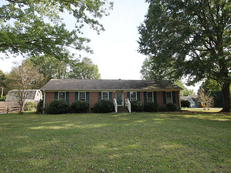 1904 Huntington Pl