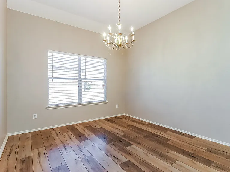 1082 Magnolia Ln — Photo 3