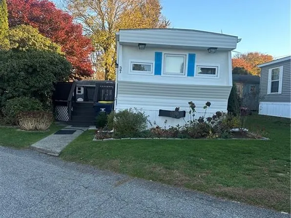 37 North Dr, Portsmouth, RI 02871
