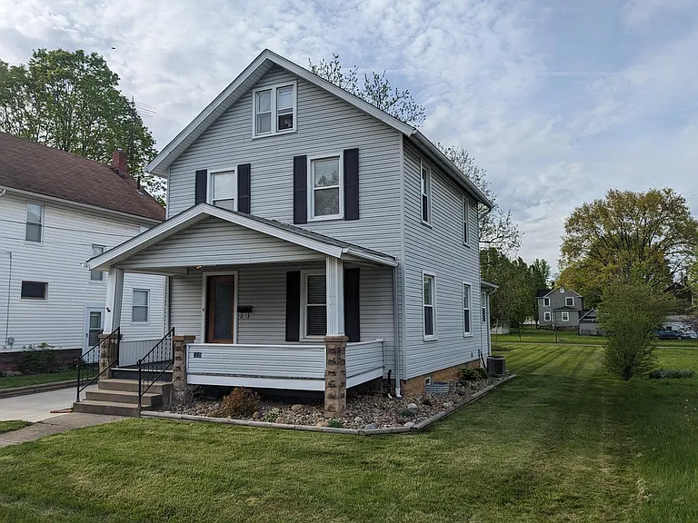 239 Bachtel St SE — Photo 2