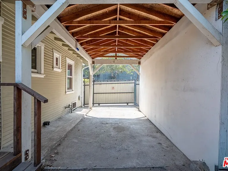4253 Fountain Ave — Photo 16