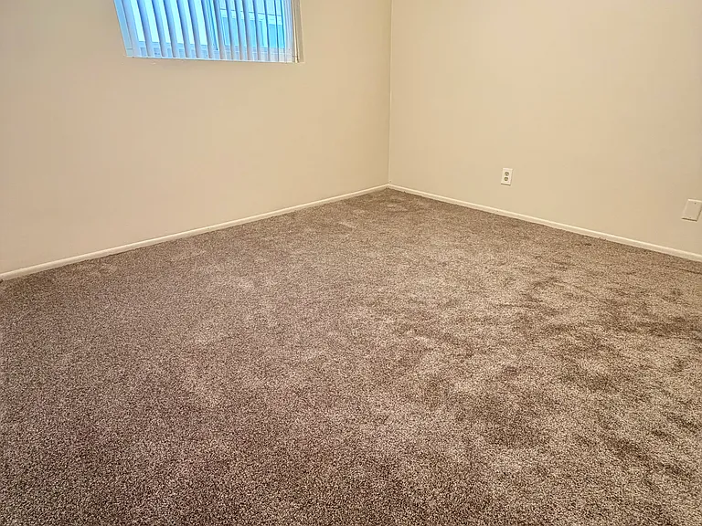 12414 Dunrobin Ave #5 — Photo 9