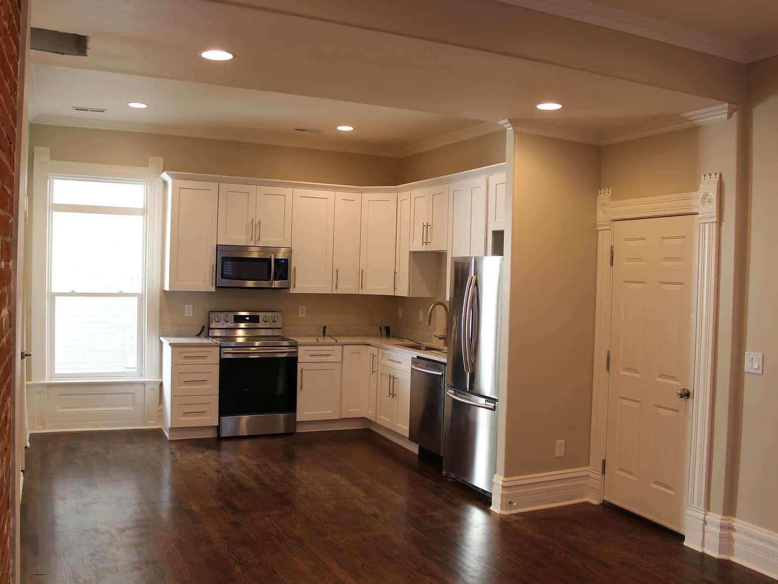 1547 N High St — Photo 3