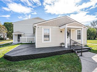 39527 Village Wood Rd, Novi, MI 48375