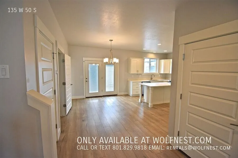 4 bed, 3.5 bath, 3400 sqft, $3,295 — Photo 4