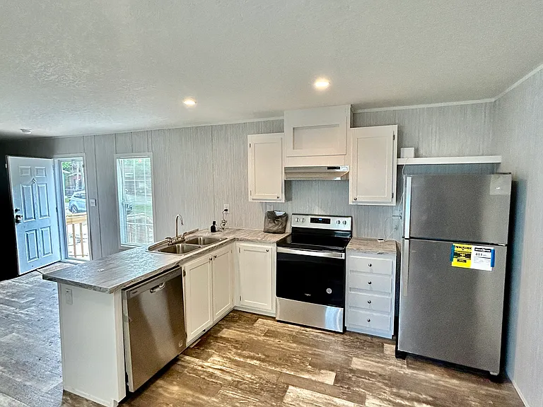 925 W 26th St — Photo 9