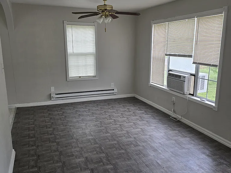 9400 NE 50th St — Photo 2