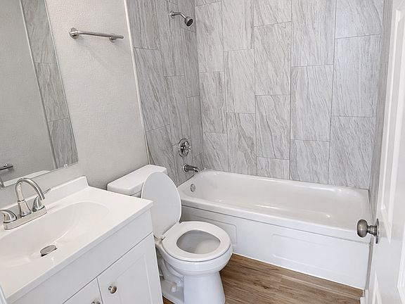 4th image of 807 S Moody Rd APT B1