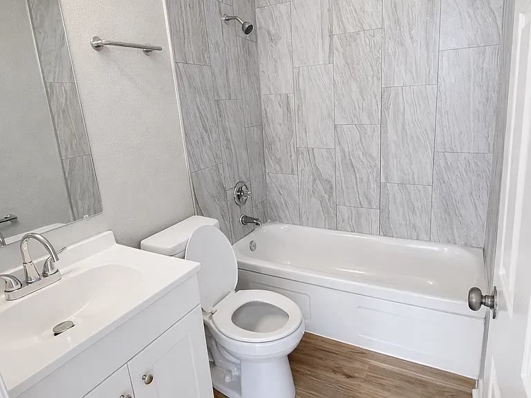 807 S Moody Rd #D2 — Photo 4
