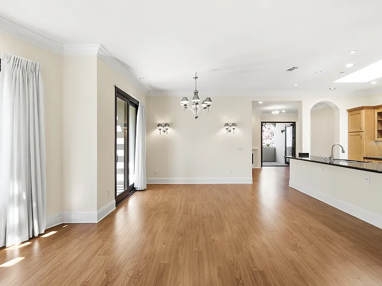 10305 Almayo Ave #404 — Photo 16