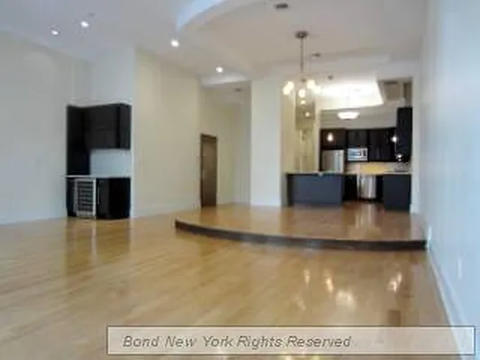 Rented by Bond New York | media 29