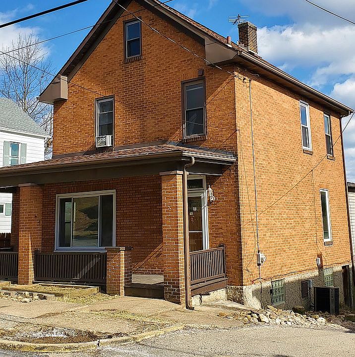 All brick w/ patio and deck