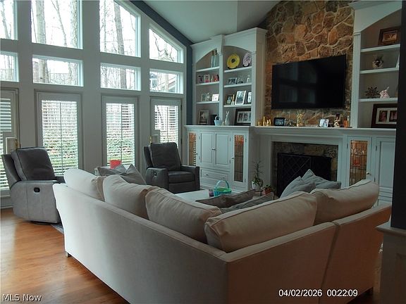 4th image of 3382 E Glencoe Rd