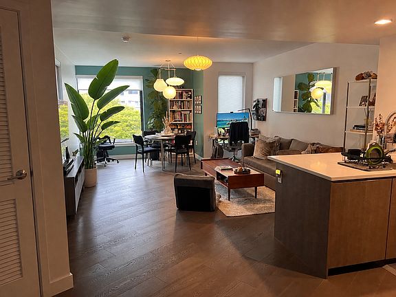 5th image of 1300 22nd St APT 420