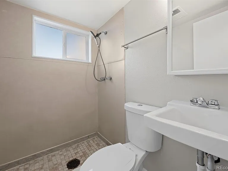 455 S Oak St — Photo 15