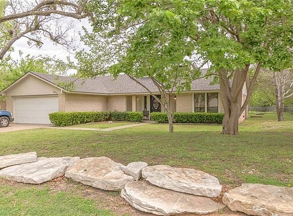 4th image of 3911 Laramie Dr
