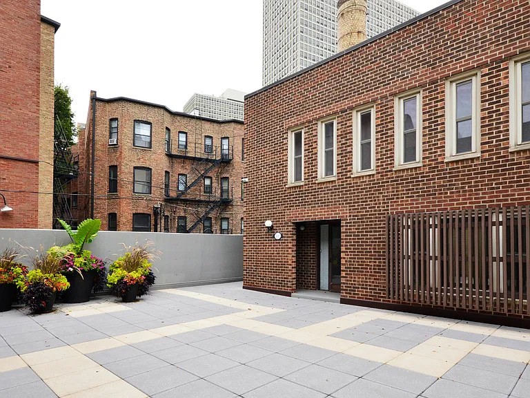 5117 S Cornell Ave #5117 — Photo 2