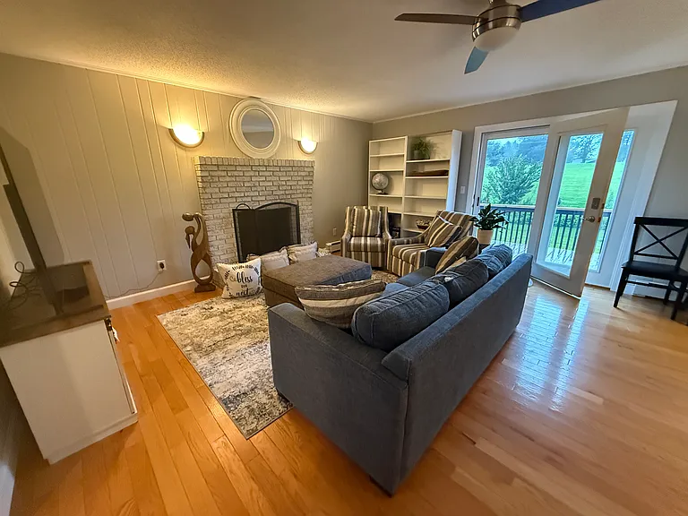 330 Paul Critcher Dr — Photo 5
