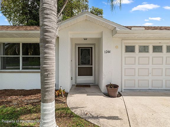 4th image of 1244 Persian Ave